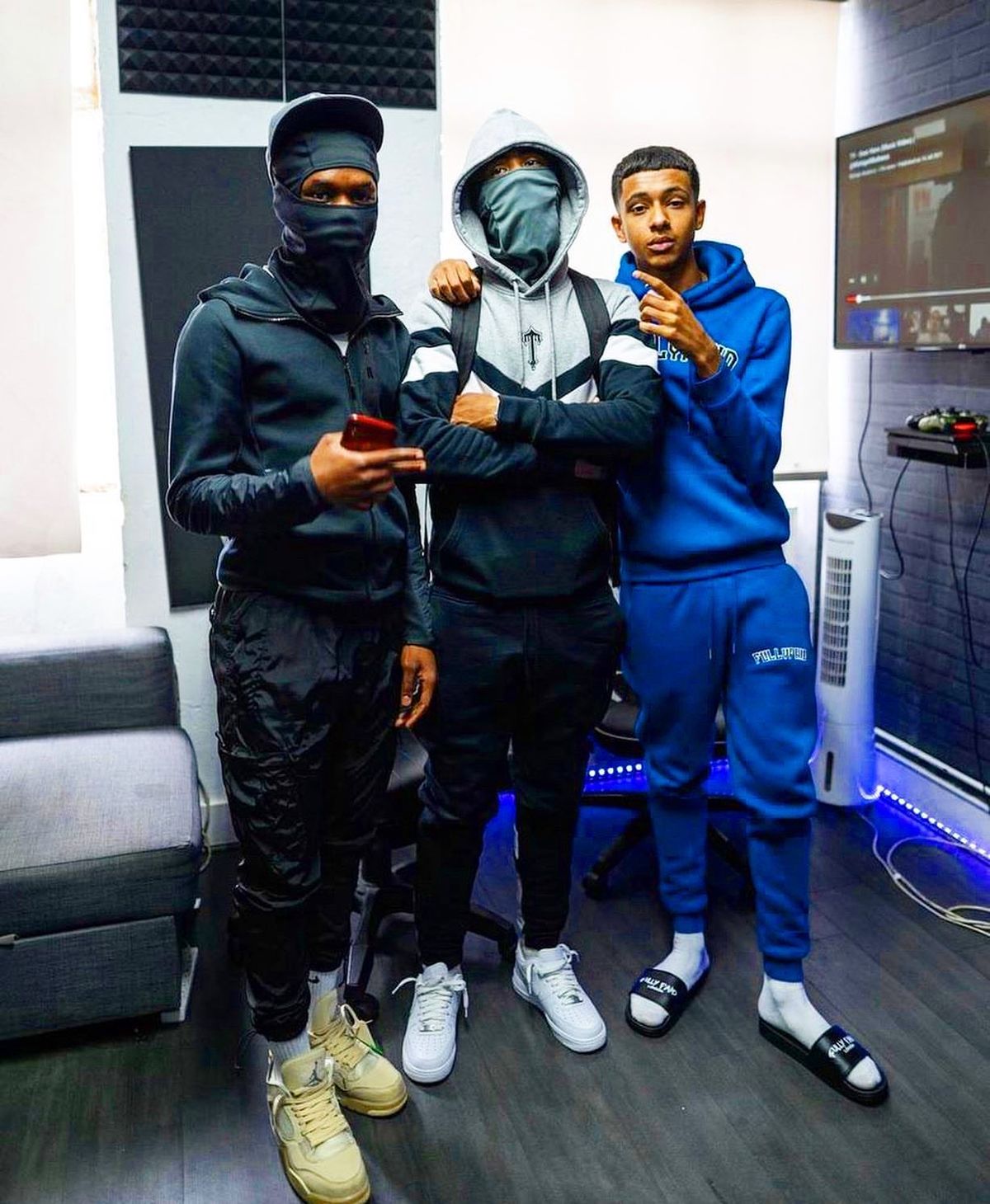 Trapstar V Stripe Tracksuit - (BLACK/WHITE)