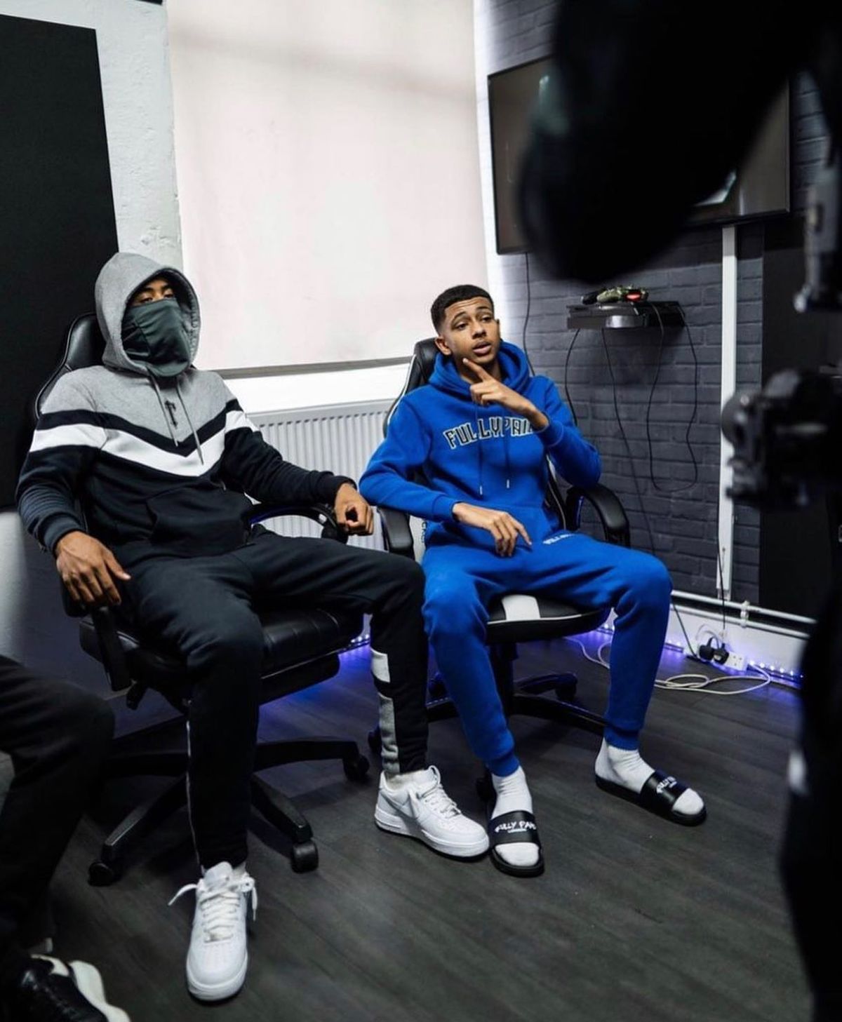 Trapstar V Stripe Tracksuit - (BLACK/WHITE)
