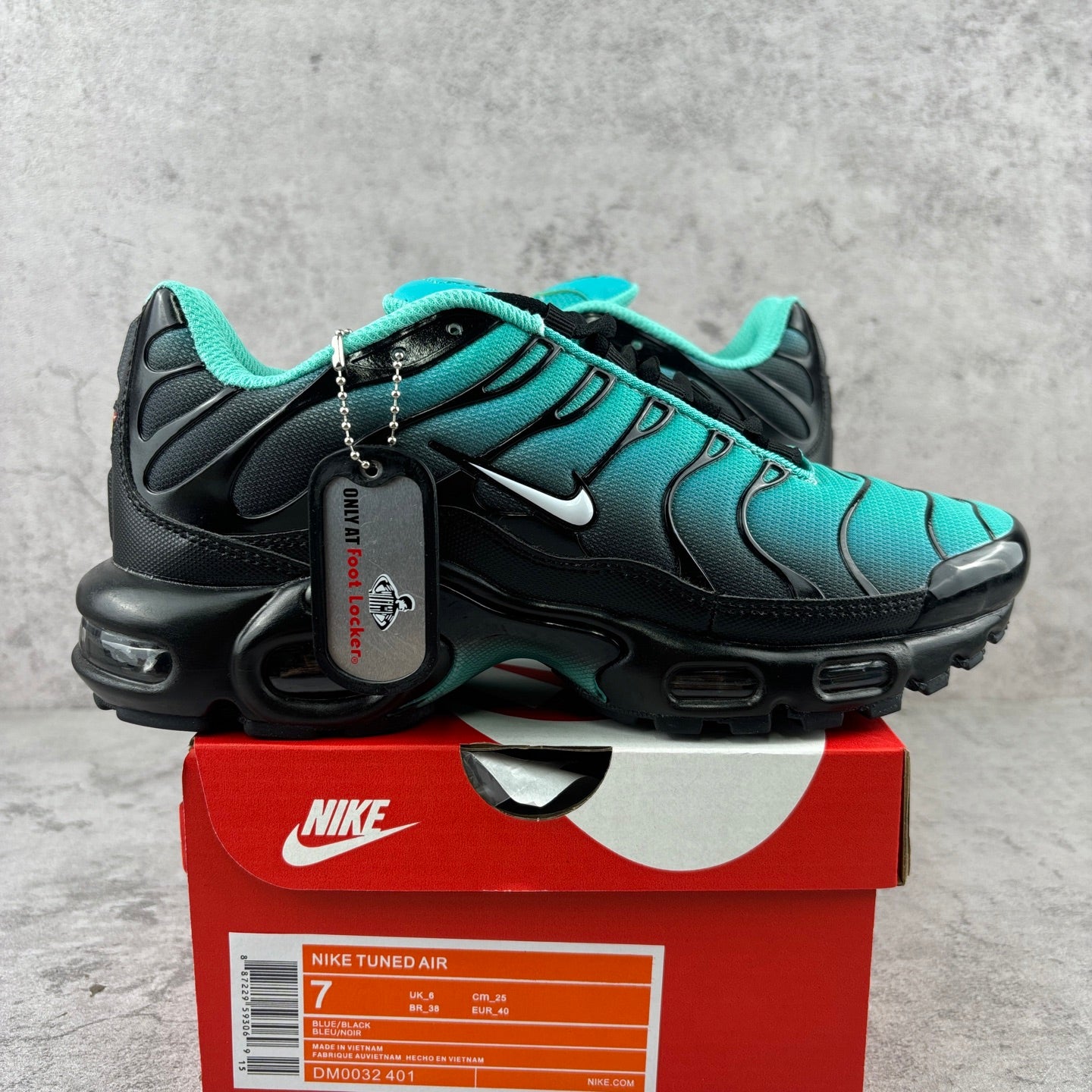 Nike Air Max Plus TN Light Retro