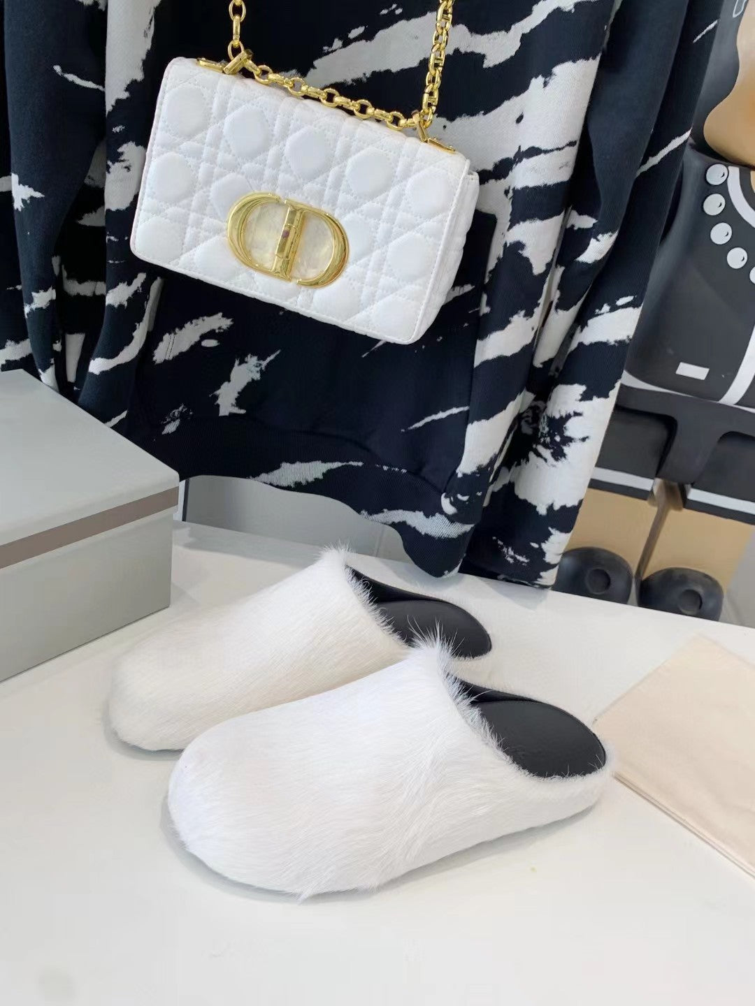 Marni Long Hair Calfskin Fussbett Sabot White