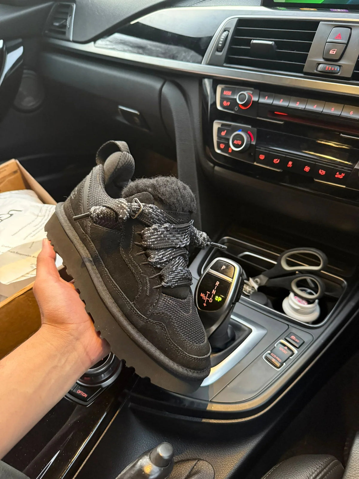 UGG Lowmel Black