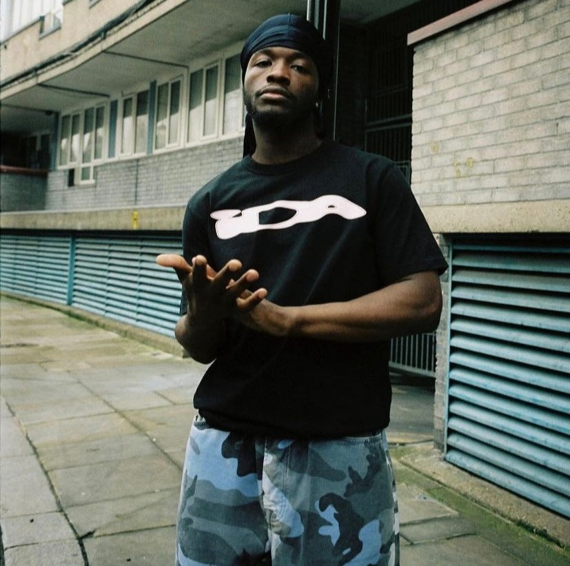IDA Classic Tee - (BLACK/PINK)