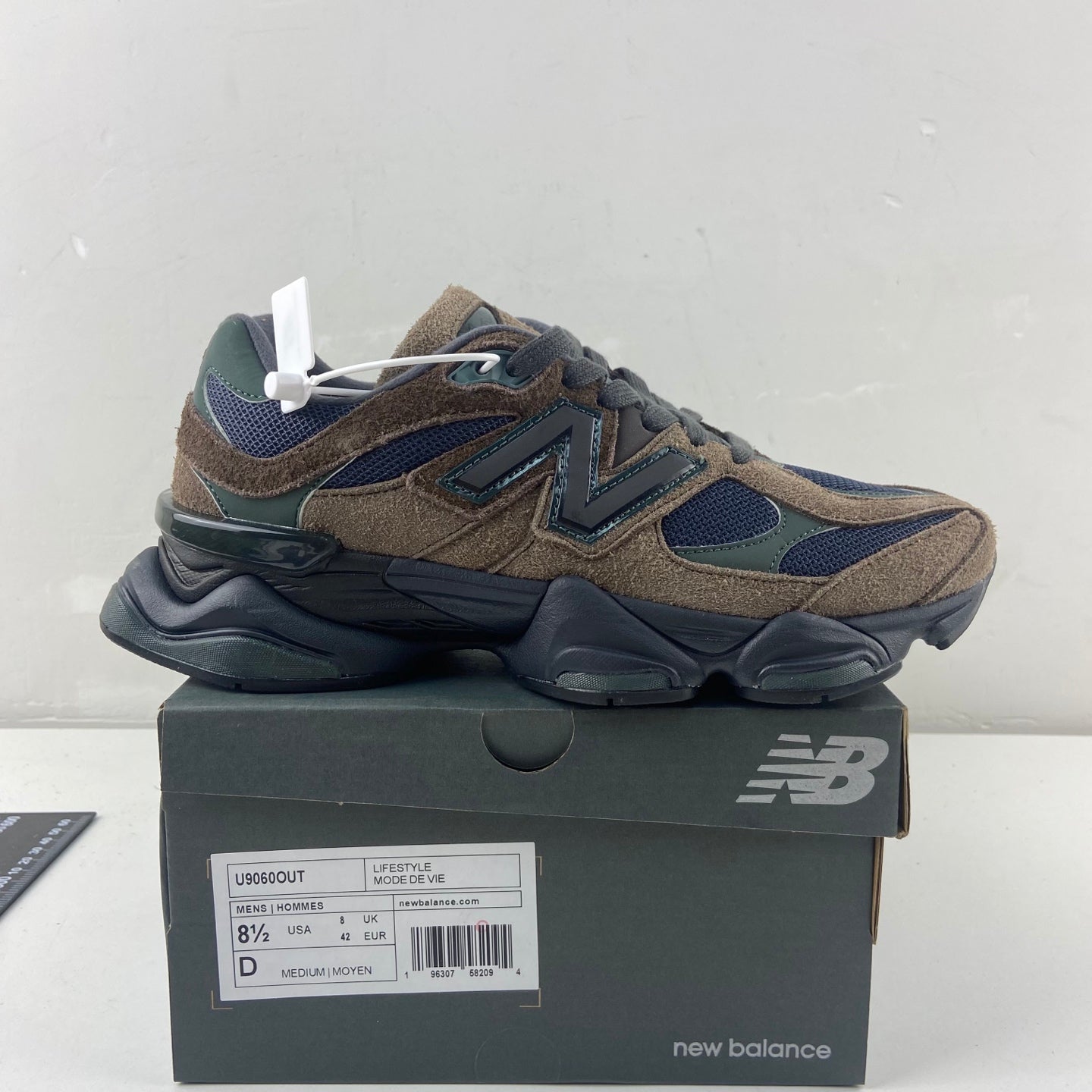 New Balance 9060 - (BEEF AND BROCCOLI)