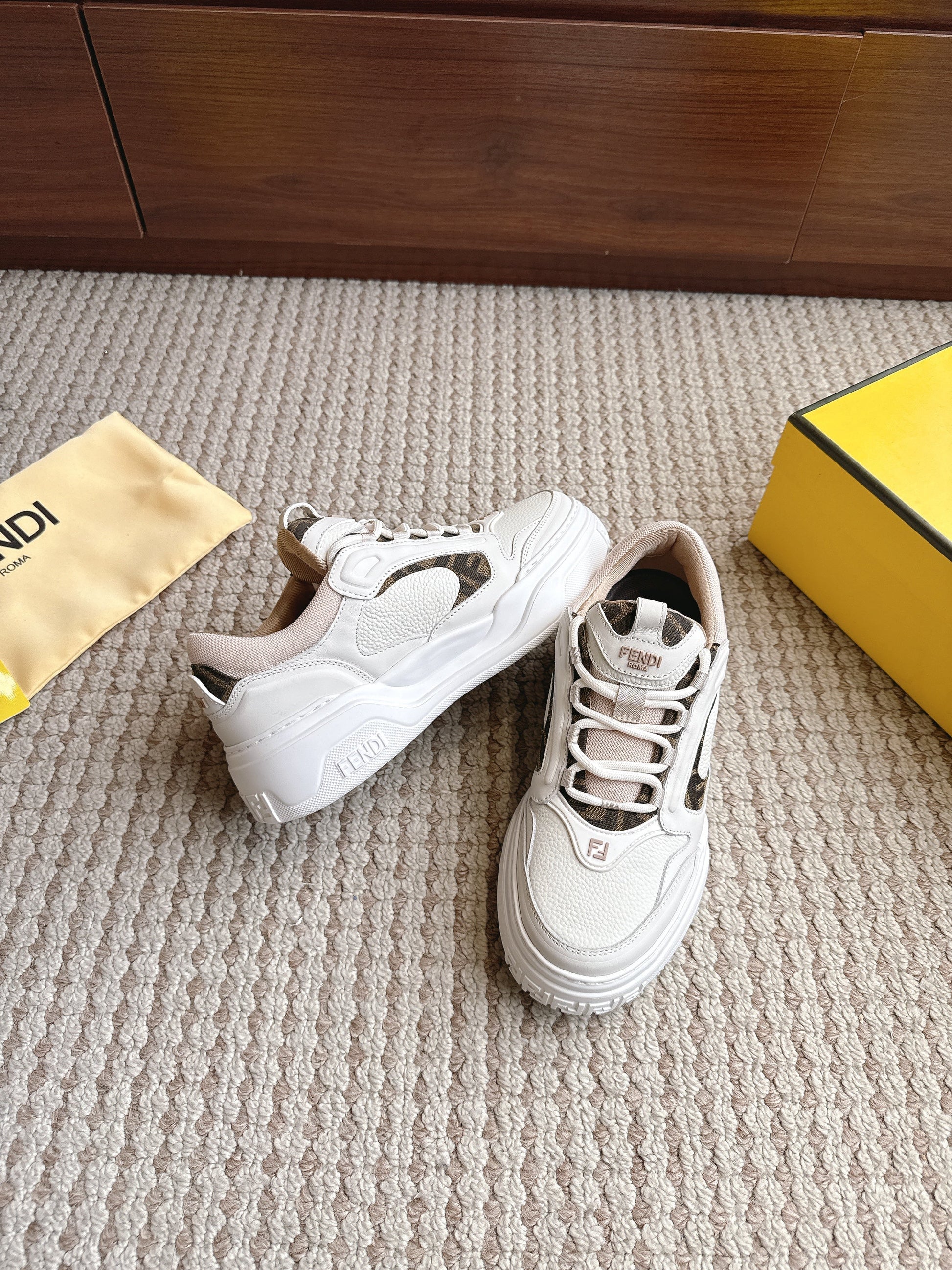 Fendi Force Light Grey