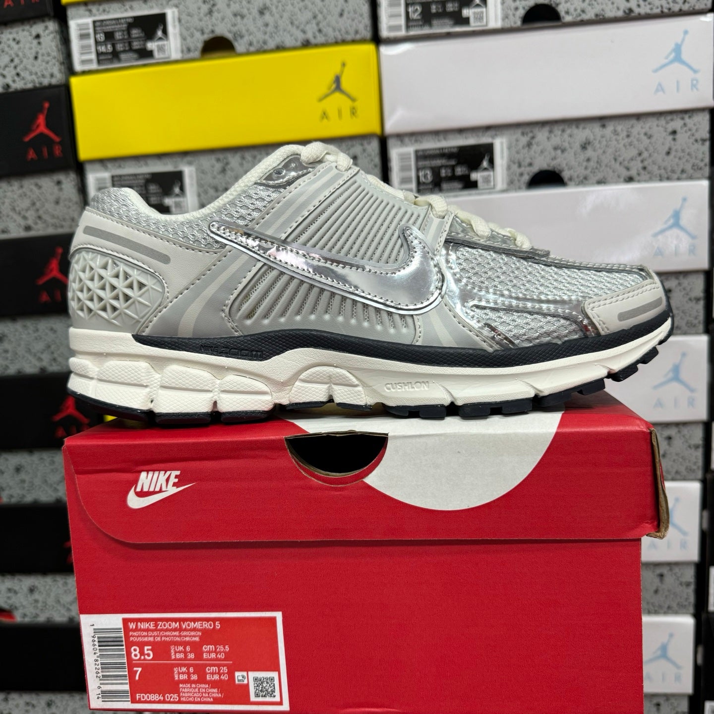 Nike Vomero 5 Photon Dust Chrome