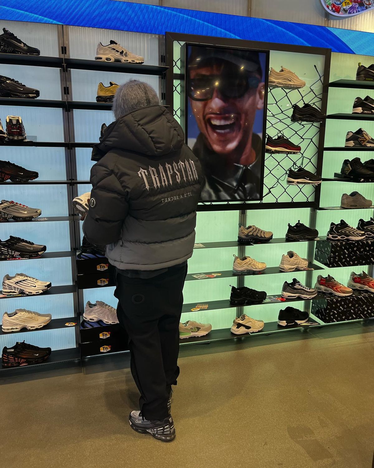 Trapstar Decoded Puffer 2.0 - (BLACK GRADIENT)