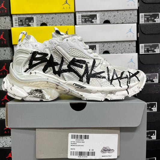 Balenciaga Runner 7.0 - (TRIPLE WHITE GRAFFITI)