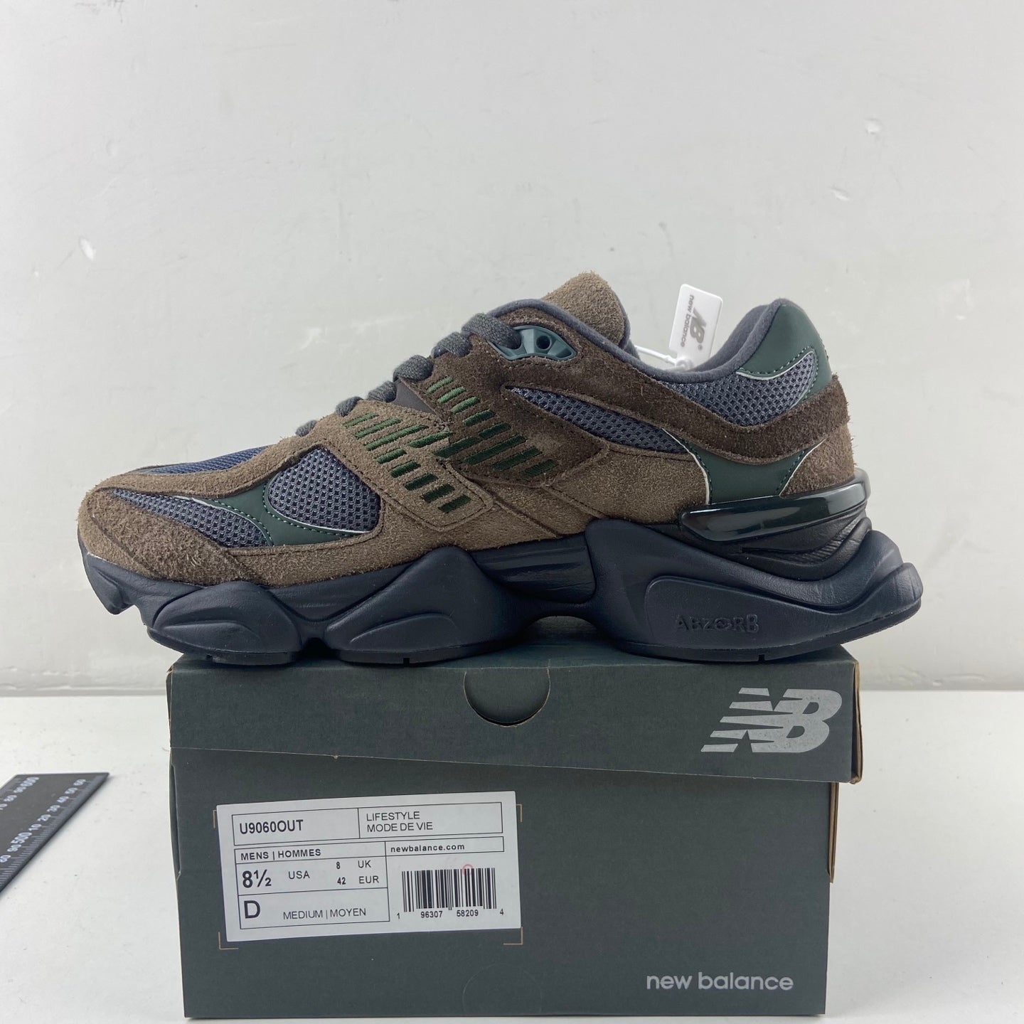 New Balance 9060 - (BEEF AND BROCCOLI)