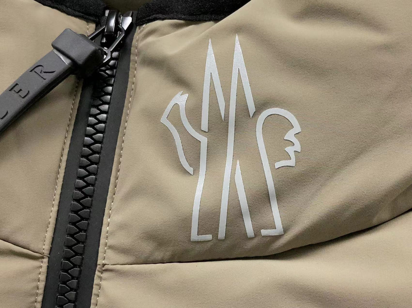 Moncler Arcesaz Down Jacket - (KHAKI)