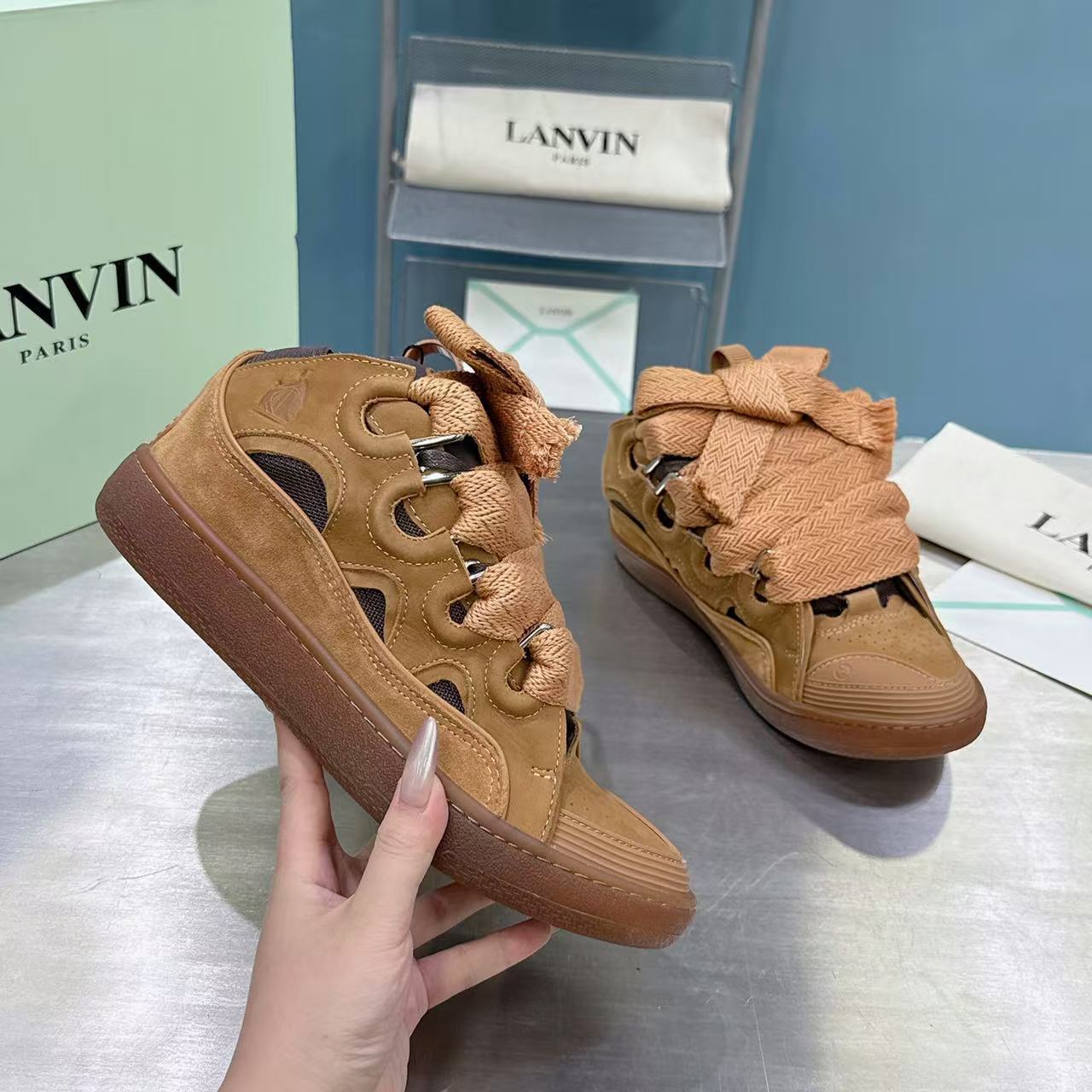 Lanvin Curb - (BROWN)