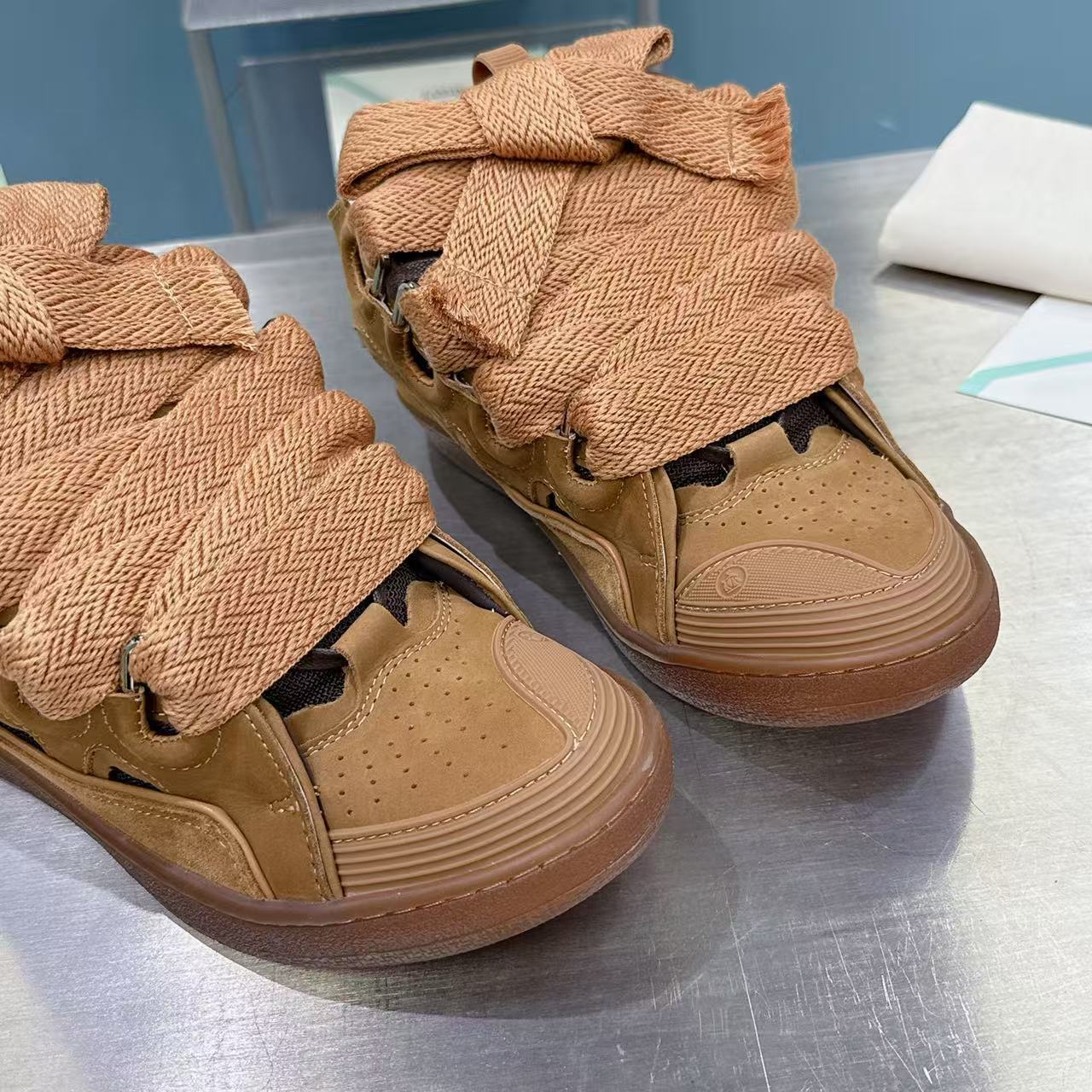 Lanvin Curb - (BROWN)