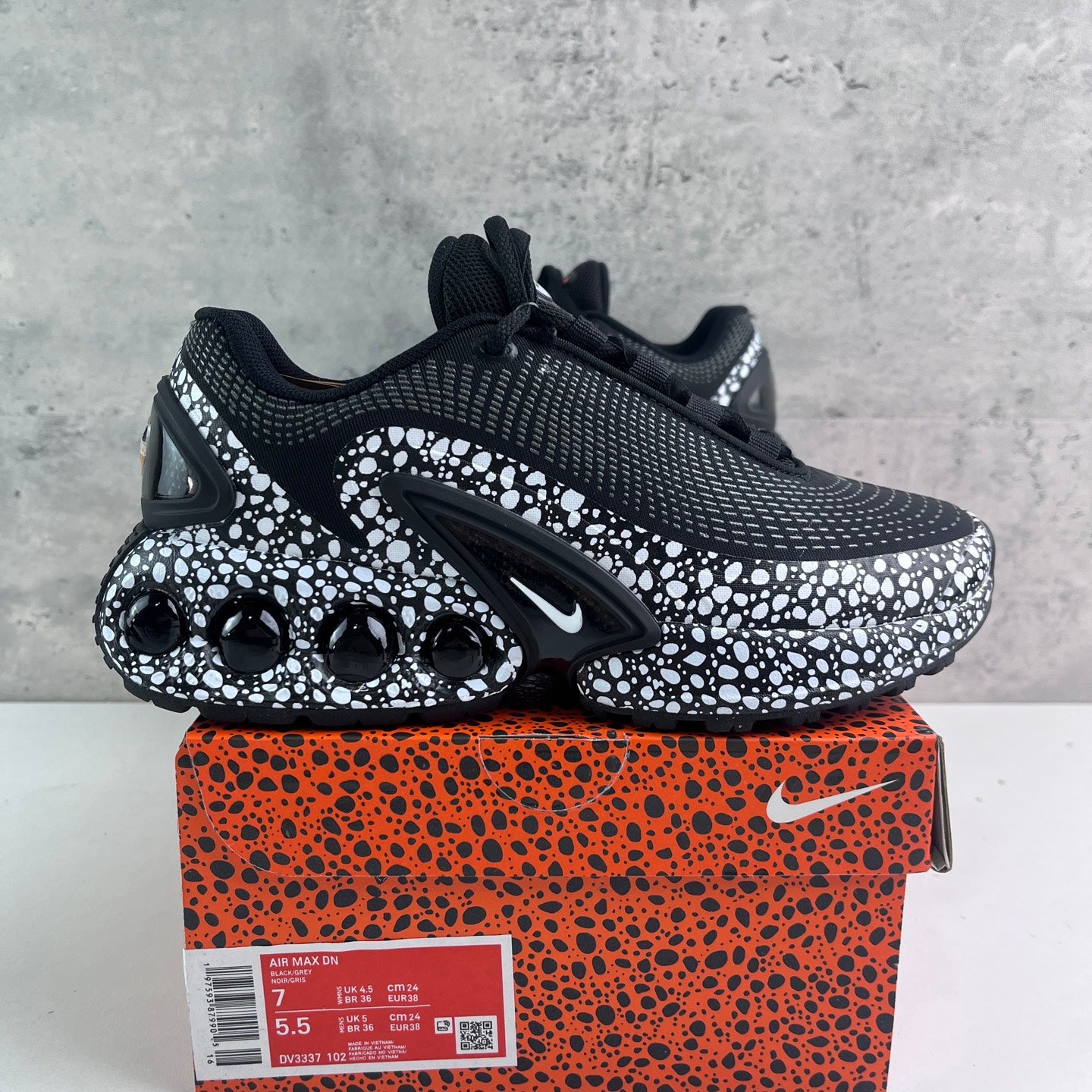 Nike Air Max DN Black White Bubble