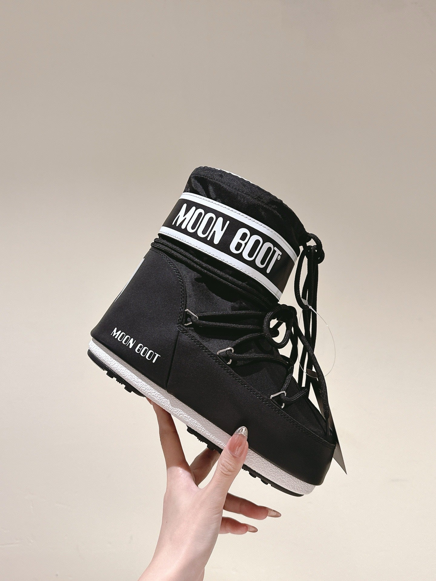 Moon Boot Icon Low Black White