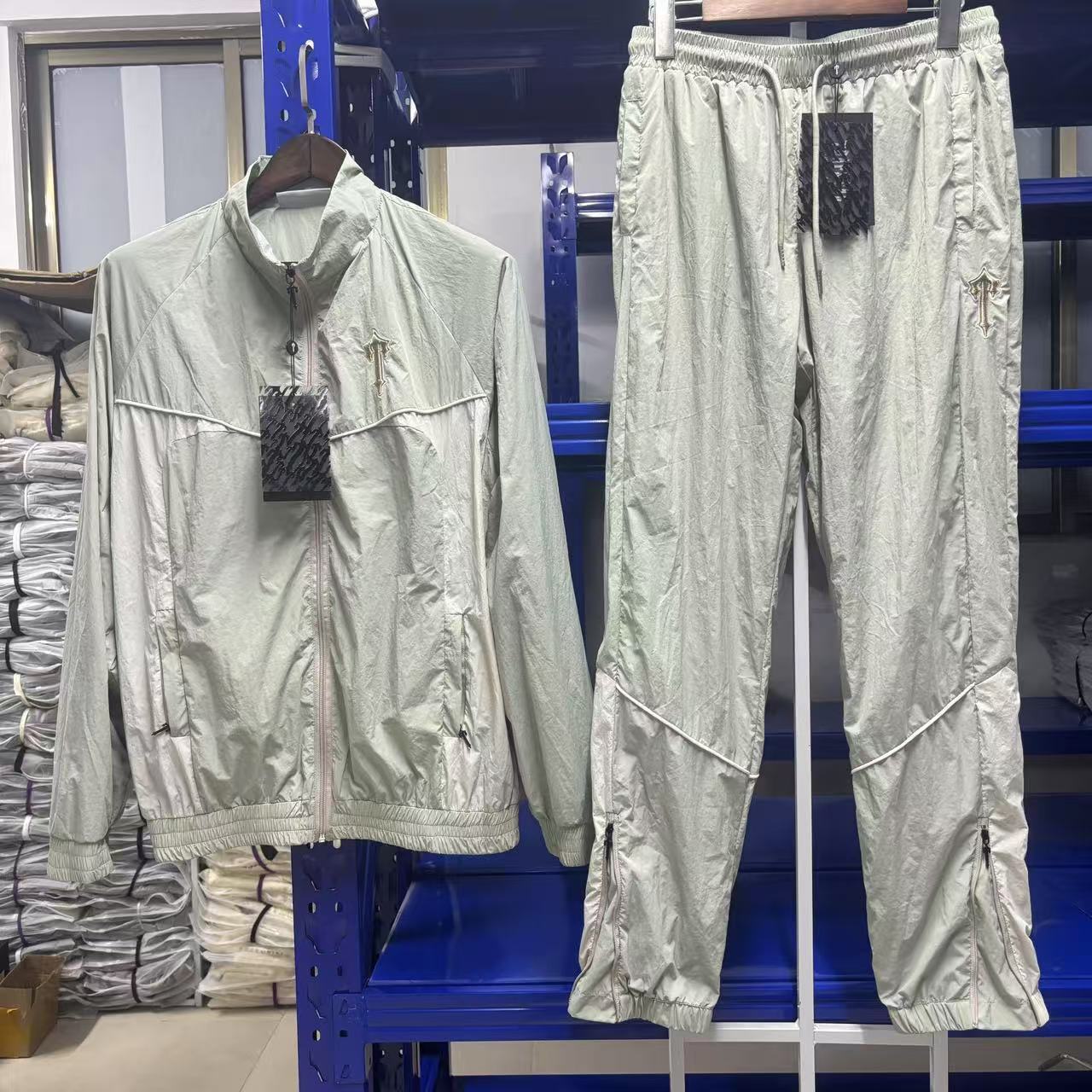 Trapstar Irongate T Shell Suit - (GREY/CREAM)