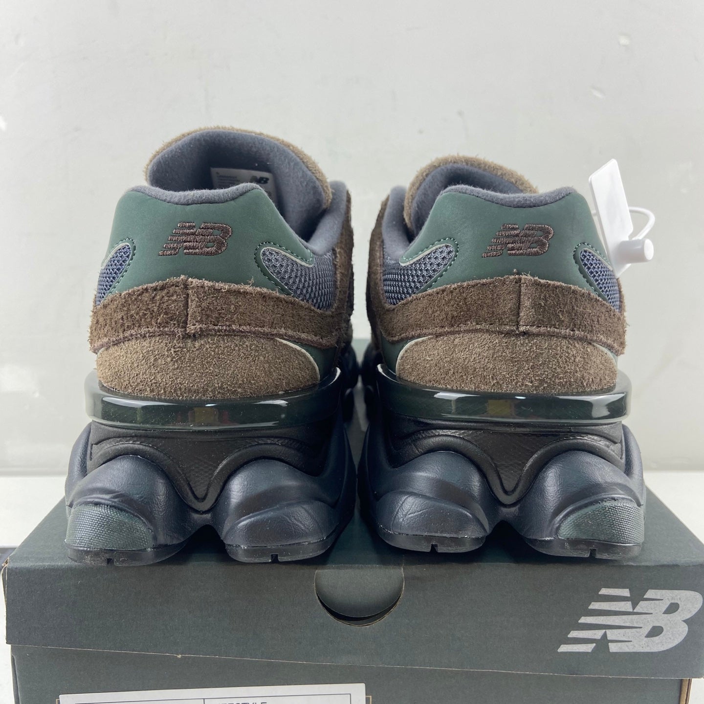 New Balance 9060 - (BEEF AND BROCCOLI)