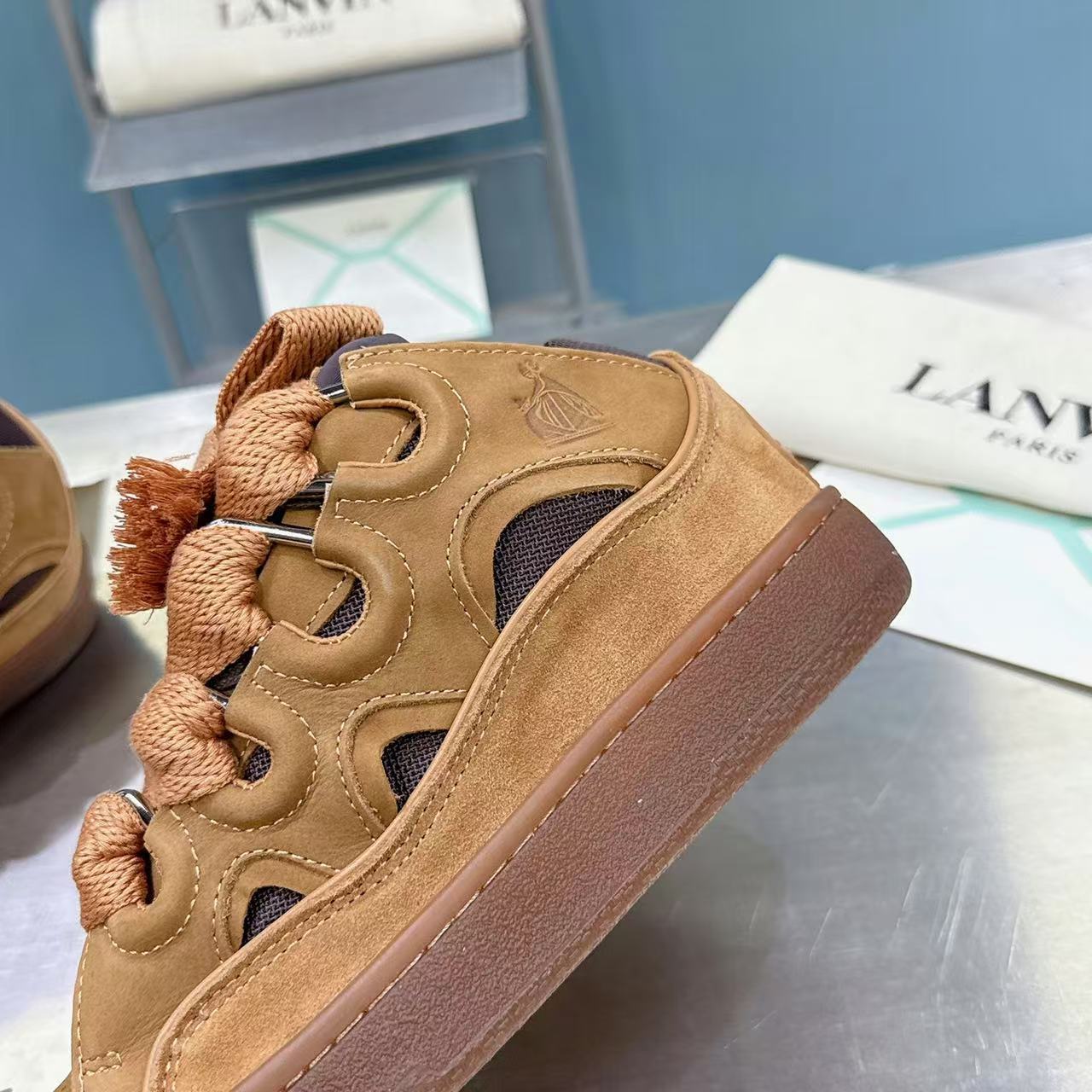 Lanvin Curb - (BROWN)